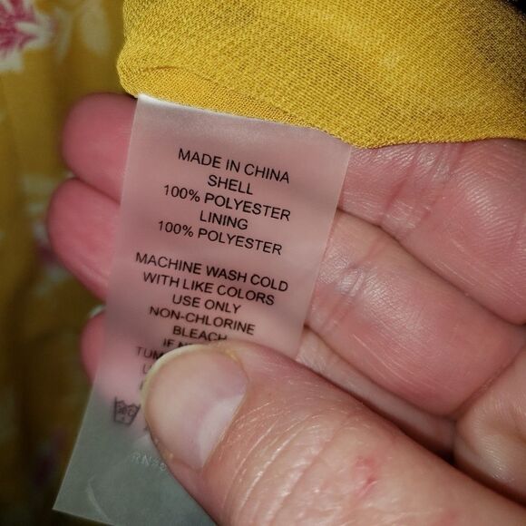 Vince Camuto Faux Button Front Floral Cami Top - Picture 7 of 9